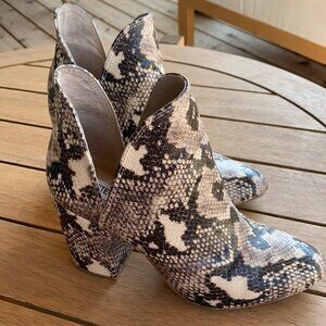 Steve Madden Snake Print Rookie Booties Block Heel sz 6M